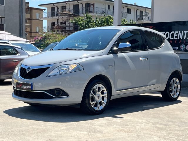 Lancia Ypsilon 1.2 69 CV 5 porte GPL Ecochic Platinum - foto 3 di 4