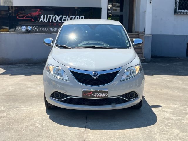 Lancia Ypsilon 1.2 69 CV 5 porte GPL Ecochic Platinum - foto 2 di 4