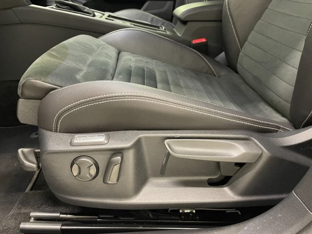 Volkswagen Passat Variant 2.0 TDI 4MOTION DSG Executive 200CV, del 2023, 81.849 km, in vendita a Andalo Valtellino (SO)