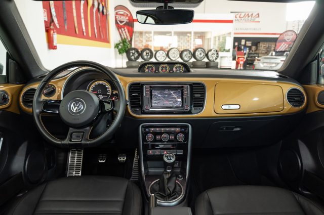 Volkswagen Maggiolino 1.2 TSI DUNE CABRIO INTERNI PELLE/18"/TAGL VW - foto 2 di 4