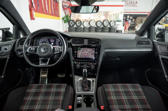 Volkswagen Golf GTI 2.0 TSI 245cv DSG TAGL VW/DCC/19" - foto 2 di 4