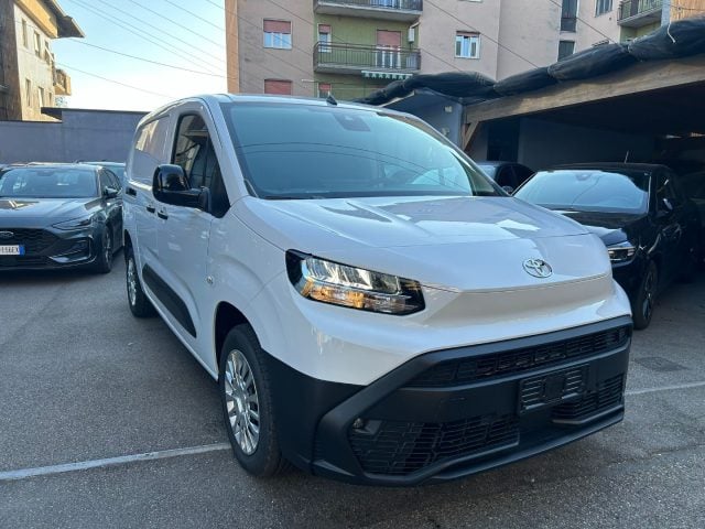 Toyota Proace City 1.5D 100 CV PL 4p. Comfort + IVA, del 2026, 1 km, in vendita a Cinisello Balsamo (MI)