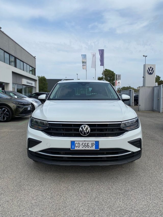 Volkswagen Tiguan 2.0 TDI 150 CV SCR DSG Life usato a LATINA