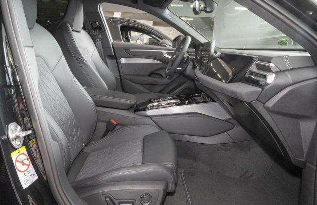Audi A6 TFSI AVANT E-HYBRID QUATTRO S LINE SLINE BLACK PAC - foto 4 di 4