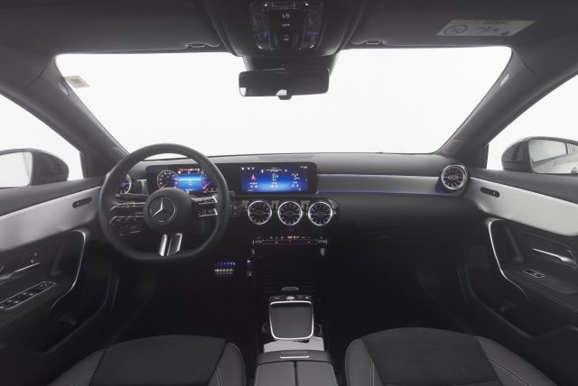 Mercedes-Benz A 180 D NIGHT AMG PREMIUM PLUS TETTO LED 64 KAMERA 19 " - foto 4 di 4