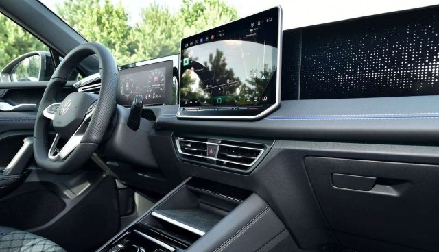Volkswagen Tiguan BLACK PACK 4M R LINE RLINE R-LINE NAVI 20" KAMERA - foto 4 di 4