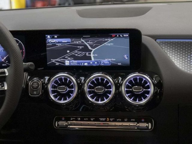 Mercedes-Benz GLA 200 NEW AMG PREMIUM MBUX LED PDC KAMERA ACC NIGHT ACC - foto 4 di 4