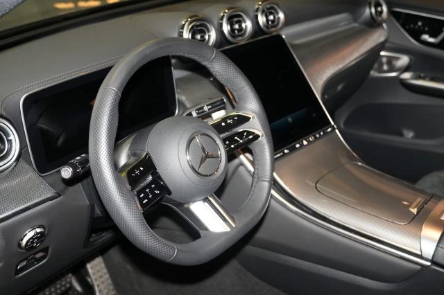 Mercedes-Benz GLC 220 D 4MATIC AMG PREMIUM TETTO NIGHT PEDANE 360 ACC - foto 3 di 10