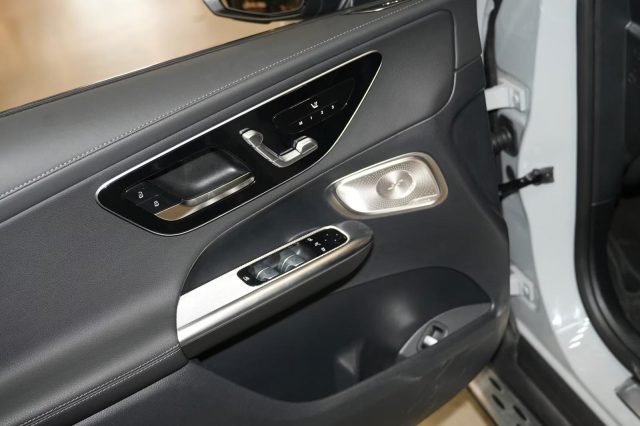 Mercedes-Benz GLC 220 D 4MATIC AMG PREMIUM TETTO NIGHT PEDANE 360 ACC - foto 4 di 10
