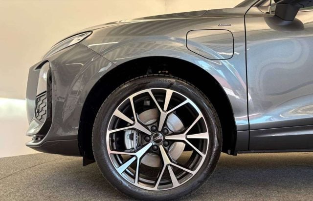 Audi Q3 SPB E-HYBRID SPORTBACK SLINE S-LINE S LINE TETTO - foto 4 di 4