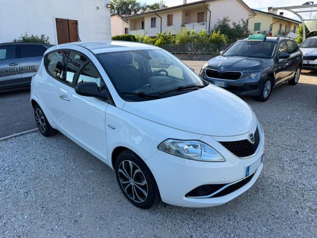 Lancia Ypsilon 1.2 69 CV 5 porte GPL Ecochic Silver - foto 4 di 4