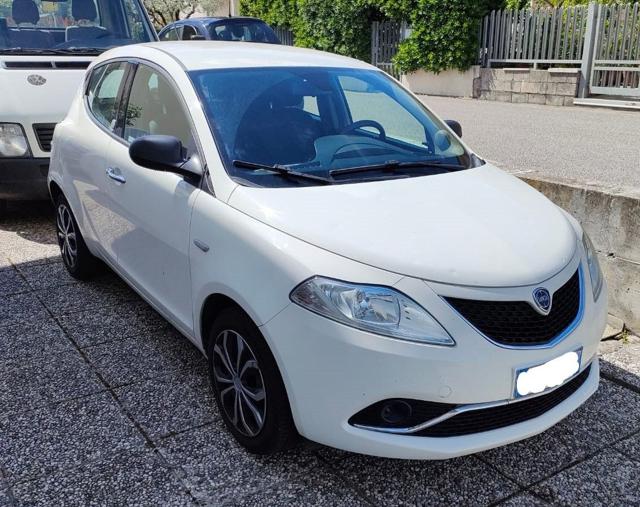 Lancia Ypsilon 1.2 69 CV 5 porte GPL Ecochic Silver - foto 2 di 4