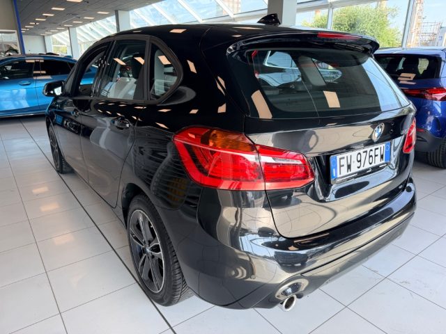 BMW 216 i Active Tourer Sport - foto 2 di 4