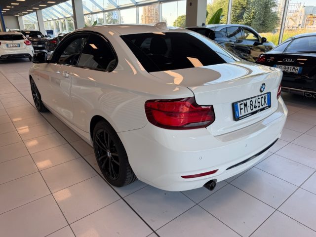 BMW 218 d Coupé Sport auto - foto 2 di 4