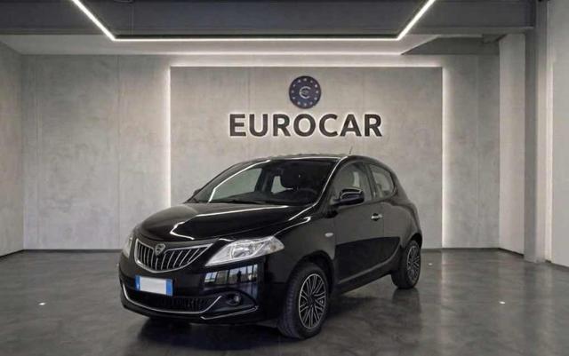 Lancia Ypsilon 1.0 FireFly 5 porte S&S Hybrid Gold, del 2023, 45.600 km, in vendita a Latina (LT)
