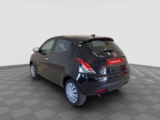 Lancia Ypsilon Ypsilon 1.0 FireFly 5 porte S&S Hybrid Silver - foto 3 di 4