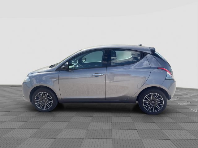 Lancia Ypsilon Ypsilon 1.0 FireFly 5 porte S&S Hybrid Silver - foto 2 di 4