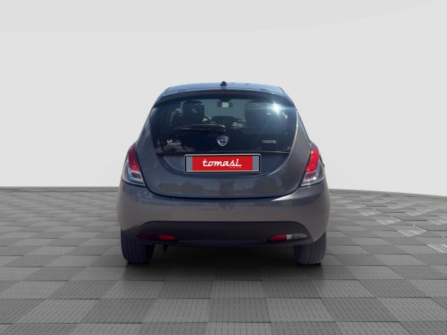 Lancia Ypsilon Ypsilon 1.0 FireFly 5 porte S&S Hybrid Silver - foto 4 di 4