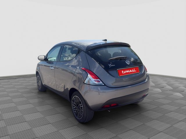 Lancia Ypsilon Ypsilon 1.0 FireFly 5 porte S&S Hybrid Silver - foto 3 di 4