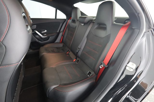 Mercedes-Benz CLA sse Coupé 35 AMG 4Matic - foto 3 di 4