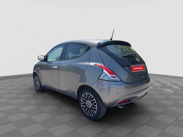 Lancia Ypsilon Ypsilon 1.0 FireFly 5 porte S&S Hybrid Oro - foto 3 di 4