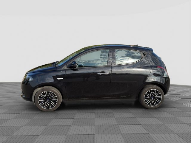 Lancia Ypsilon Ypsilon 1.0 FireFly 5 porte S&S Hybrid Silver - foto 2 di 4