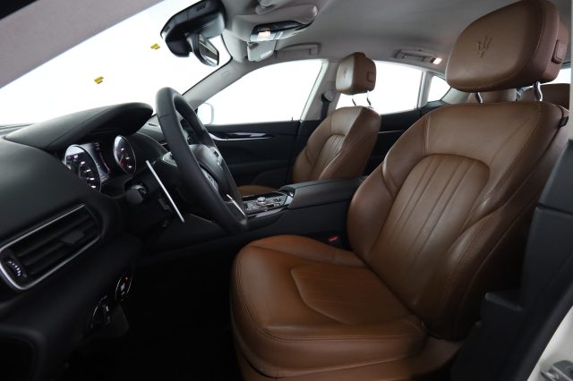 Maserati Levante Levante V6 350 CV AWD - foto 2 di 4