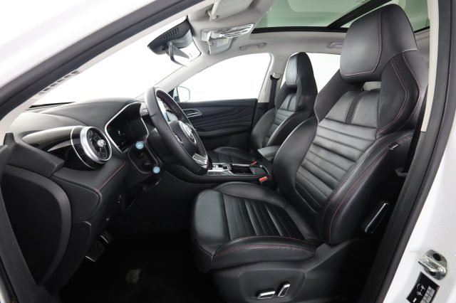 MG EHS Plug-in Hybrid Luxury - foto 2 di 4