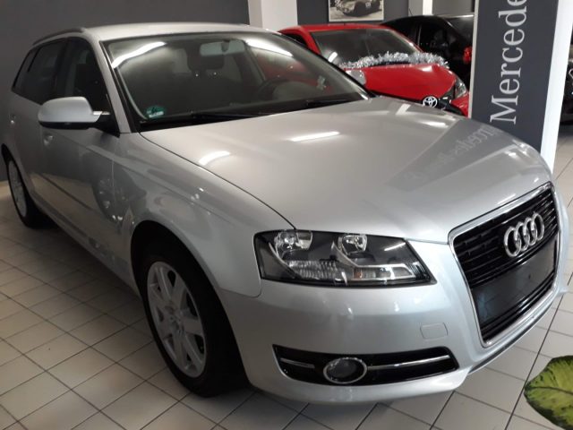 Audi A3 SPB 1.2 TFSI Attraction - foto 2 di 9