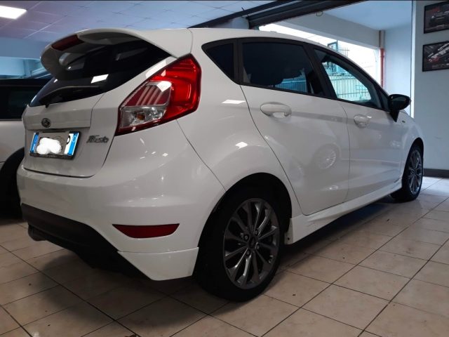 Ford Fiesta 1.5 TDCi 75CV 5 porte ST-Line - foto 2 di 4