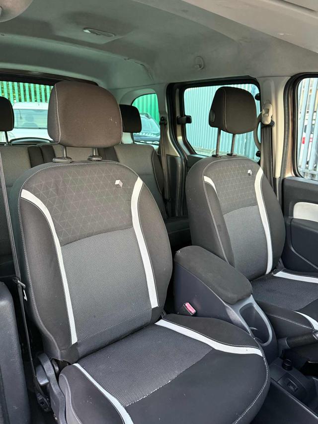 Renault Kangoo 1.5 dCi 90CV 5 porte Stop & Start Limited usato a GIUGLIANO IN CAMPANIA