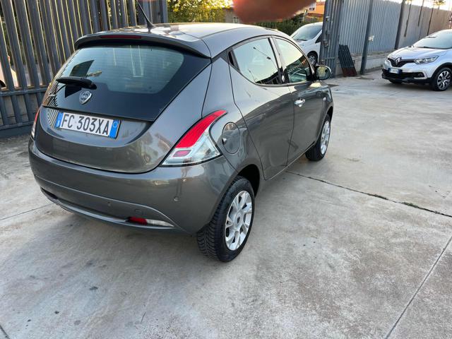 Lancia Ypsilon 0.9 TwinAir 85 CV 5 porte Metano Ecochic Platinum - foto 4 di 4