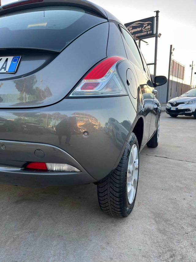 Lancia Ypsilon 0.9 TwinAir 85 CV 5 porte Metano Ecochic Platinum - foto 3 di 4