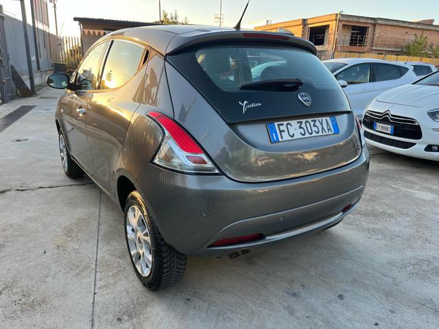 Lancia Ypsilon 0.9 TwinAir 85 CV 5 porte Metano Ecochic Platinum - foto 2 di 4