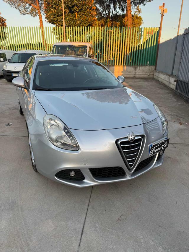 Alfa Romeo Giulietta 1.6 JTDm-2 105 CV Progression, del 2012, 250.000 km, in vendita a Giugliano In Campania (NA)