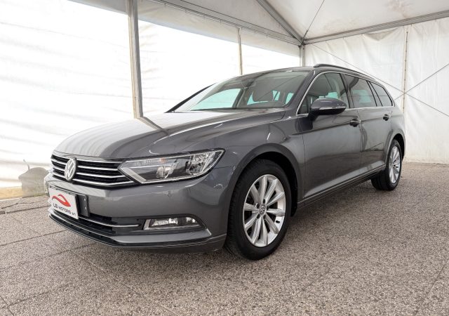 Volkswagen Passat Variant 2.0 TDI DSG Comfortline BlueMotion Technology usato a MONZA