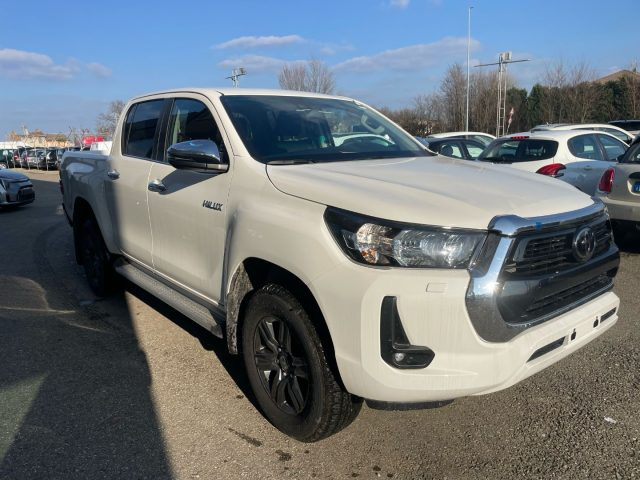 Toyota Hilux 2.4 D-4D A/T 4WD 4 porte Double Cab Executive nuovo a SCANDIANO