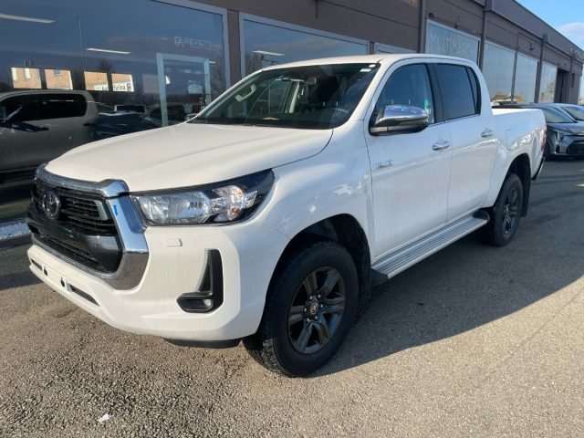 Toyota Hilux 2.4 D-4D A/T 4WD 4 porte Double Cab Executive nuovo a SCANDIANO