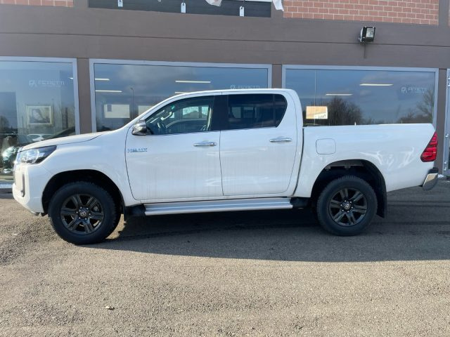 Toyota Hilux 2.4 D-4D A/T 4WD 4 porte Double Cab Executive nuovo a SCANDIANO