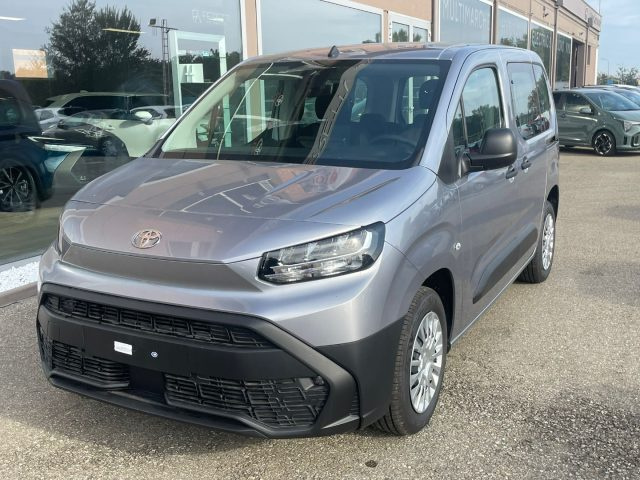 Toyota Proace City Verso 1.2 110 CV S&S Short Lounge - foto 3 di 4