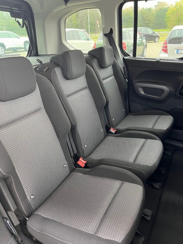 Toyota Proace City Verso 1.5D 100 CV S&S Short Executive - foto 4 di 4