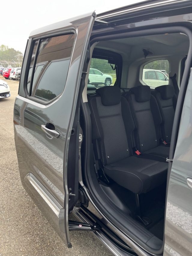 Toyota Proace City Verso 1.5D 100 CV S&S Short Executive - foto 3 di 4