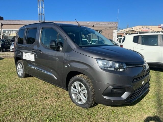 Toyota Proace City Verso 1.5D 100 CV S&S Short Executive nuovo a SCANDIANO