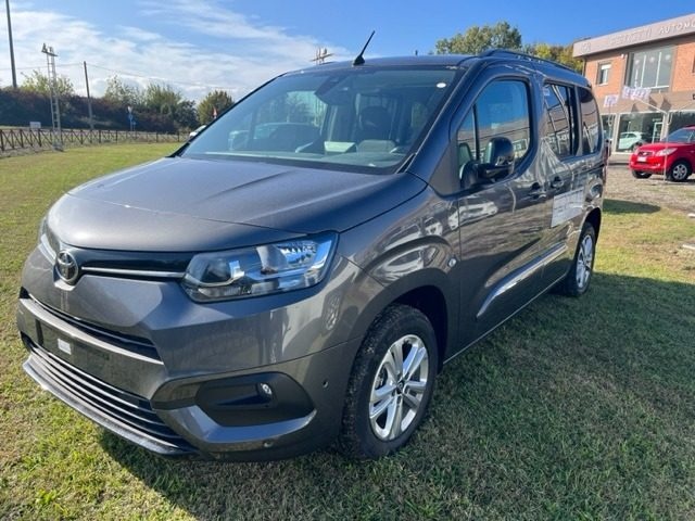 Toyota Proace City Verso 1.5D 100 CV S&S Short Executive - foto 2 di 4