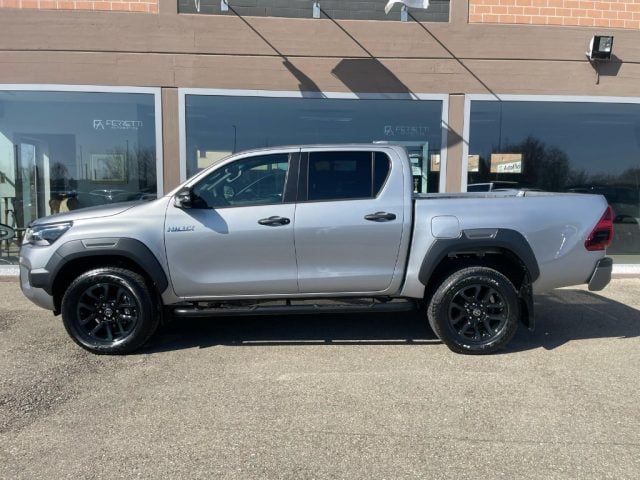 Toyota Hilux 2.8 D-4D A/T 4WD 48V 4 porte Double Cab Invincible, in vendita a Scandiano (RE)