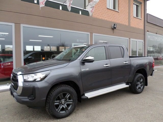 Toyota Hilux 2.8 D-4D A/T 4WD 48V 4 porte Double Cab Executive nuovo a SCANDIANO