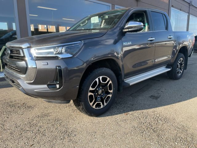 Toyota Hilux 2.4 D-4D A/T 4WD 4 porte Double Cab Executive nuovo a SCANDIANO