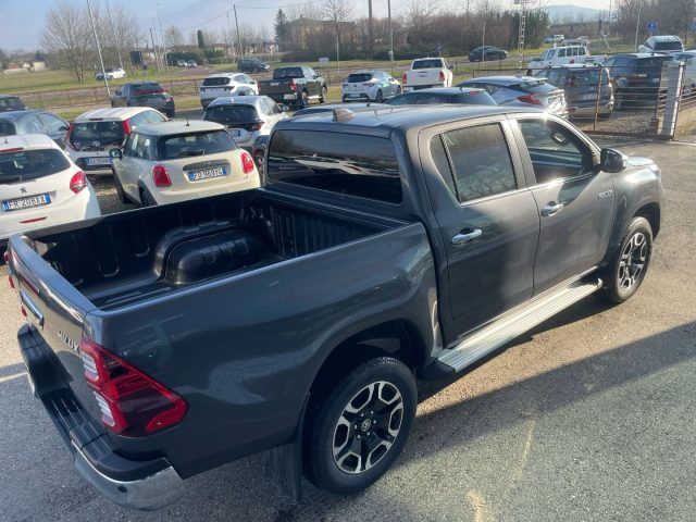 Toyota Hilux 2.4 D-4D A/T 4WD 4 porte Double Cab Executive nuovo a SCANDIANO