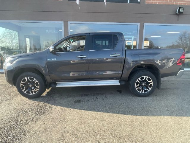 Toyota Hilux 2.4 D-4D A/T 4WD 4 porte Double Cab Executive nuovo a SCANDIANO