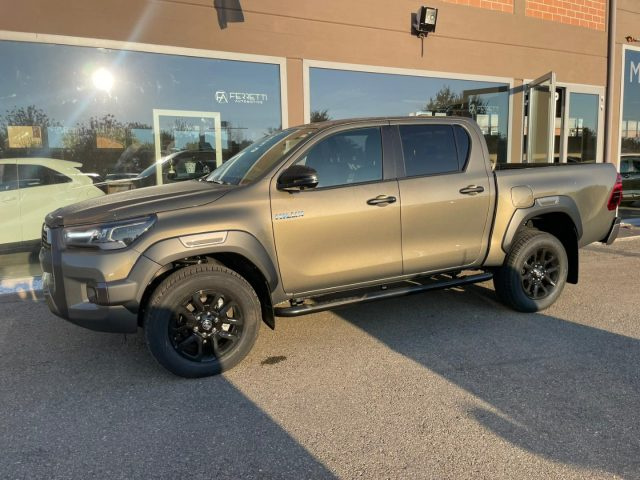 Toyota Hilux 2.8 D-4D A/T 4WD 48V 4 porte Double Cab Invincible km 0 a SCANDIANO